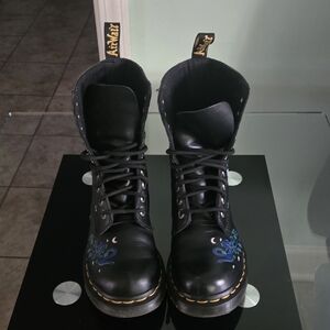 Dr. Martens Women's 1490 Floral Mystic Graden  Style Boots Black Leather Size 5